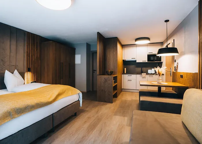 Gruenwald Und Mit Pool Aparthotel Solden