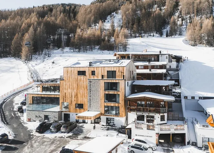 Gruenwald Und Mit Pool Aparthotel