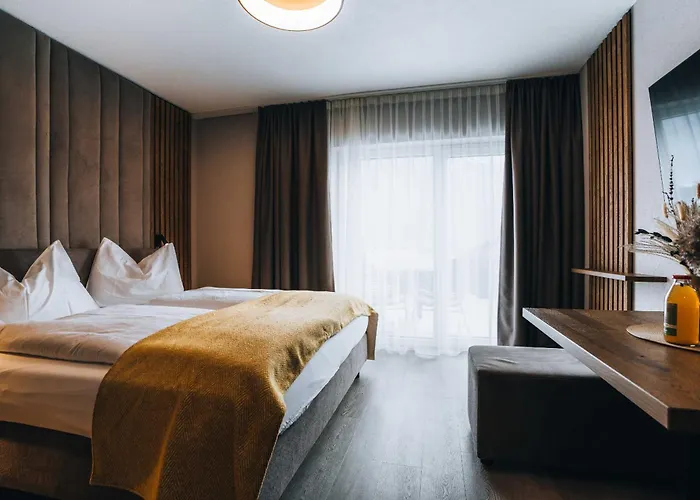 Gruenwald Und Mit Pool