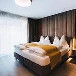 Aparthotel Gruenwald Und Mit Pool 4*