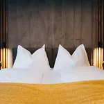 Gruenwald Und Mit Pool Aparthotel Solden