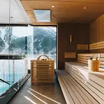 Gruenwald Und Mit Pool Aparthotel