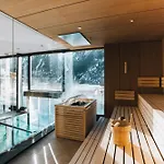 Lägenhetshotell Gruenwald Und Mit Pool 4*