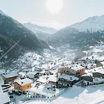 Lägenhetshotell Gruenwald Und Mit Pool Sölden