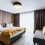 Gruenwald Und Mit Pool Lägenhetshotell 4*