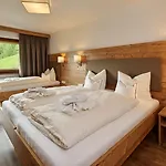 Aparthotel Gruenwald Und Mit Pool Solden