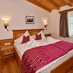 Gruenwald Und Mit Pool Aparthotel Solden