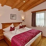 Gruenwald Und Mit Pool