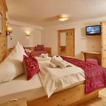 Lägenhetshotell Gruenwald Und Mit Pool