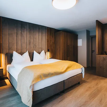 Gruenwald Und Mit Pool Aparthotel 4*