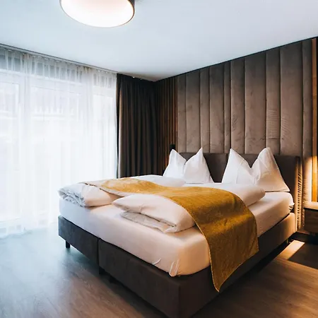 Aparthotel Gruenwald Und Mit Pool 4*