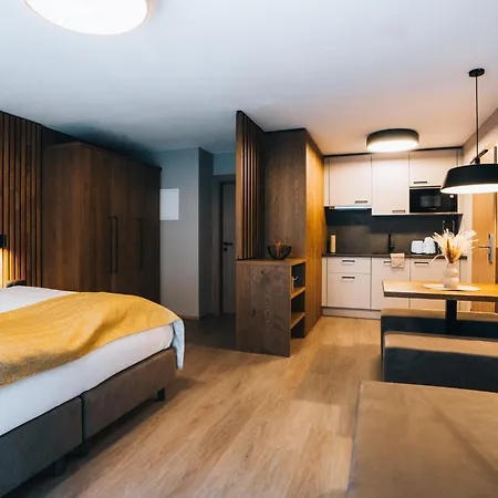 Gruenwald Und Mit Pool Aparthotel Solden
