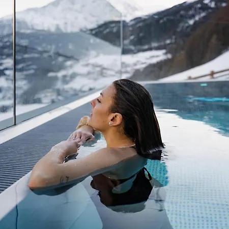 Aparthotel Gruenwald Und Mit Pool Solden