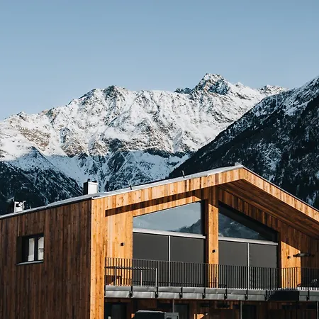 Gruenwald Und Mit Pool Aparthotel Solden