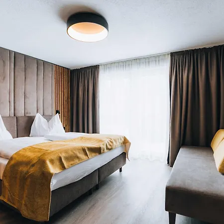 Gruenwald Und Mit Pool Aparthotel 4*