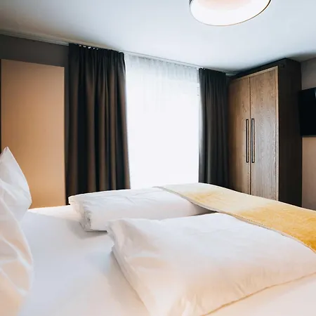 Gruenwald Und Mit Pool Aparthotel