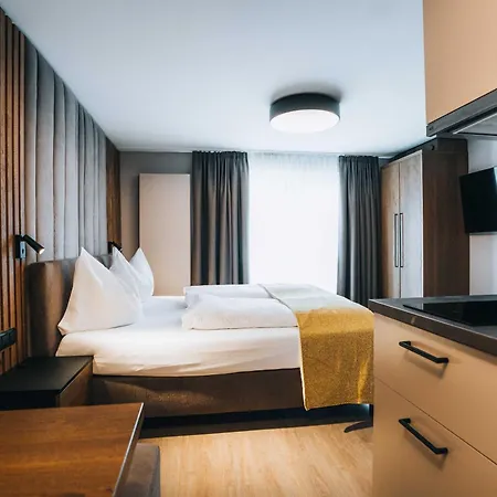 Aparthotel Gruenwald Und Mit Pool 4*