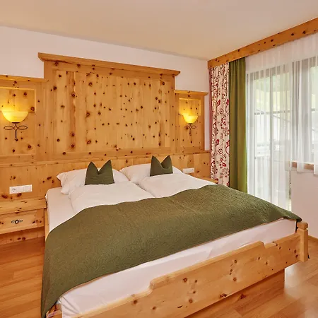 Aparthotel Gruenwald Und Mit Pool Solden
