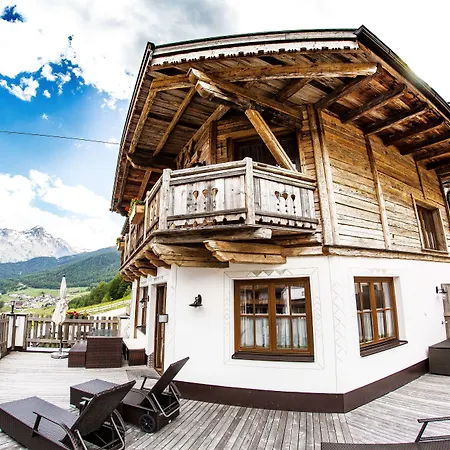 Gruenwald Und Mit Pool Aparthotel 4*