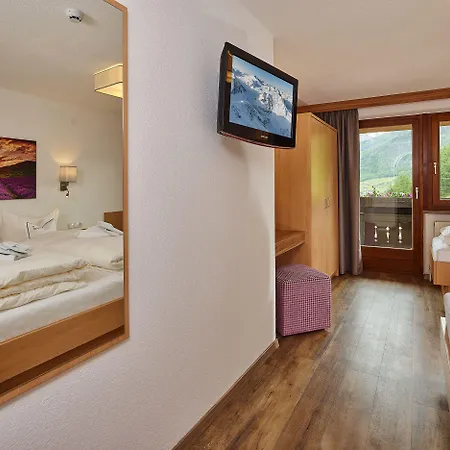Aparthotel Gruenwald Und Mit Pool Solden