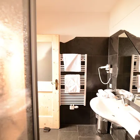 Gruenwald Und Mit Pool Aparthotel 4*