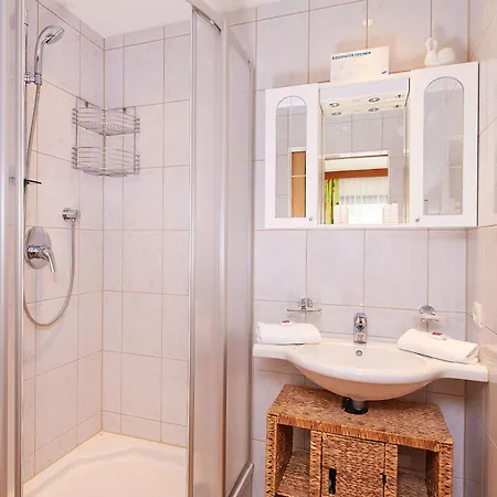 Aparthotel Gruenwald Und Mit Pool 4*