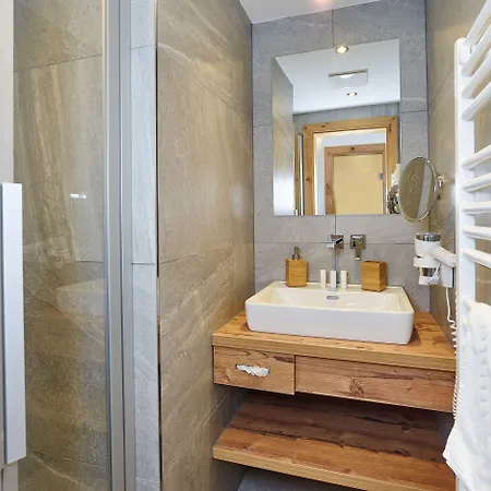 Aparthotel Gruenwald Und Mit Pool 4*