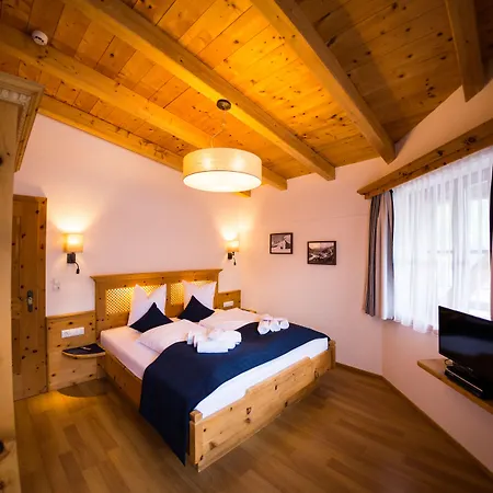 Gruenwald Und Mit Pool Aparthotel Solden