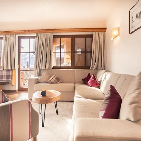 Gruenwald Und Mit Pool Aparthotel Solden