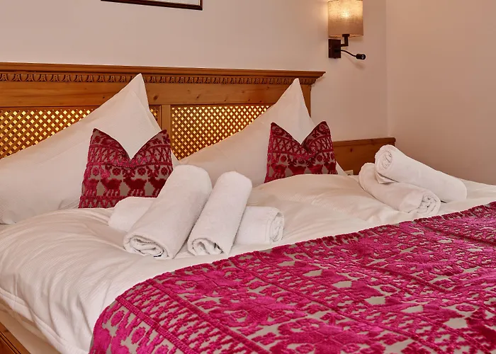 Gruenwald Und Mit Pool Aparthotel