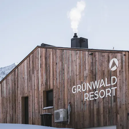 Gruenwald Und Mit Pool Aparthotel 4*